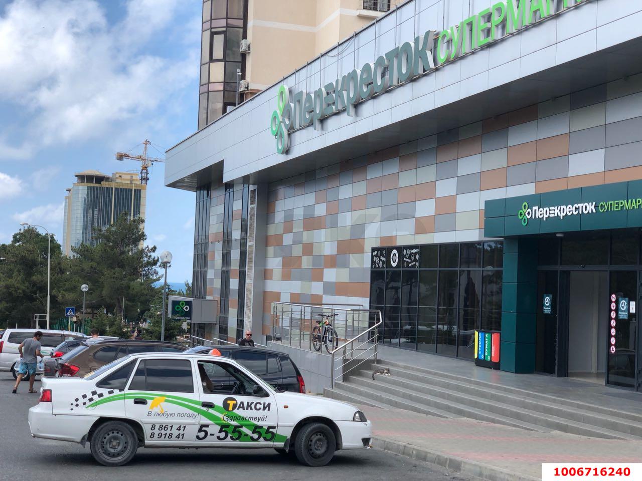 Фото №1: Торговое помещение 2000&nbsp;м², 1/2&nbsp;эт. - Геленджик, пр-кт Геленджикский, 10
