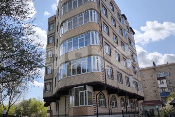 Фото №1: 2-комнатная квартира 65 м², 1/6 эт. - Горячий Ключ, мкр. Администрация, ул. Ленина, 199Б