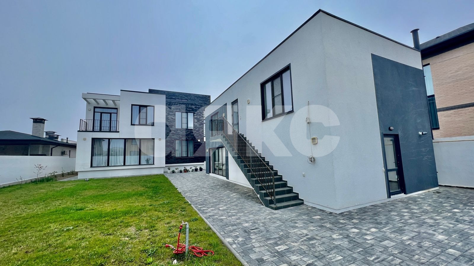 Фото №6: Дом 530&nbsp;м² + 8&nbsp;сот., 3&nbsp;эт. - Анапа, ул. Магнолии, 17