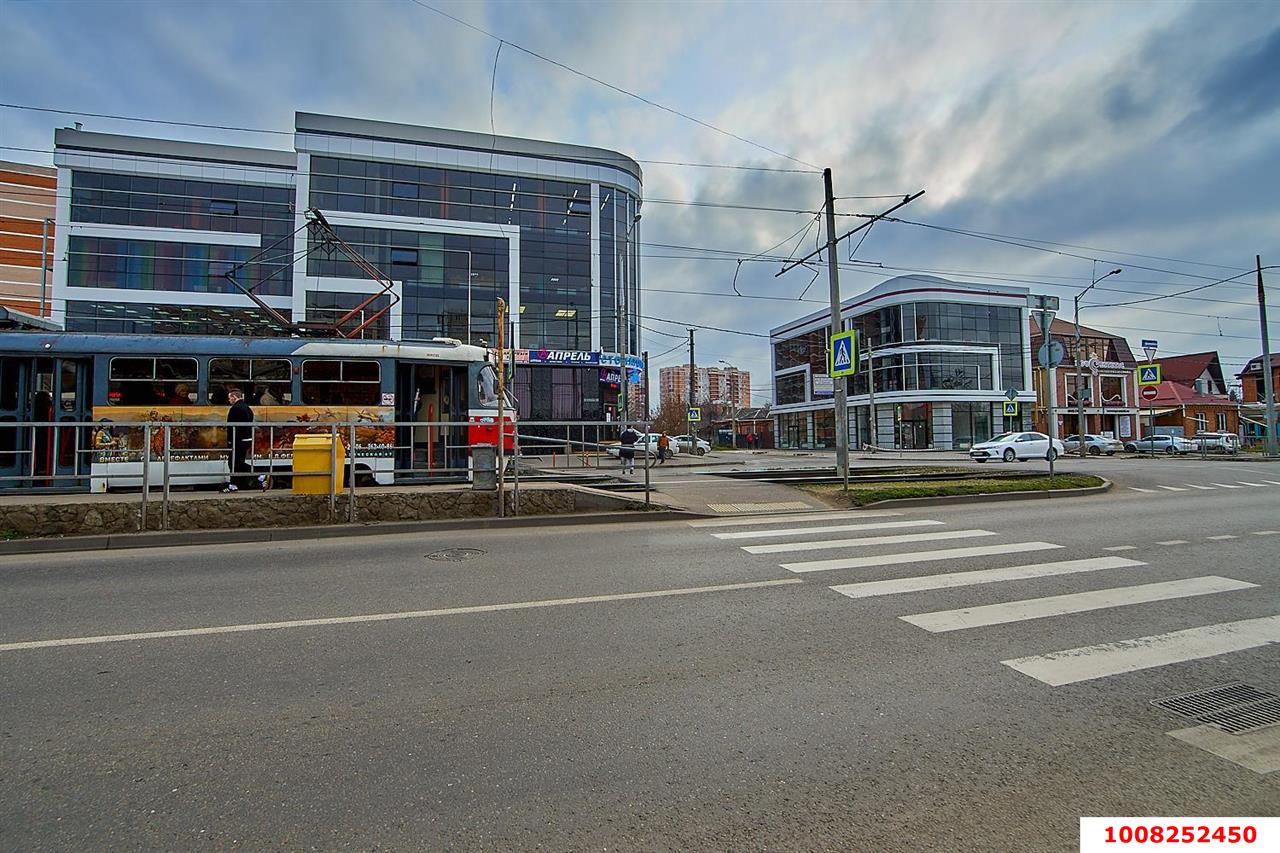 Фото №1: Торговое помещение 328&nbsp;м², 2/3&nbsp;эт. - Краснодар, Западный внутригородской округ, мкр. Кожзавод, ул. имени Калинина, 328