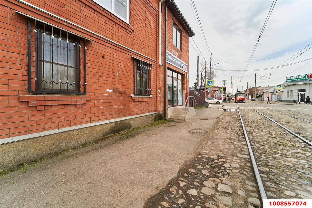 Фото №3: Торговое помещение 75&nbsp;м², 1/2&nbsp;эт. - Краснодар, Центральный внутригородской округ, мкр. Центральный, ул. имени Максима Горького, 150