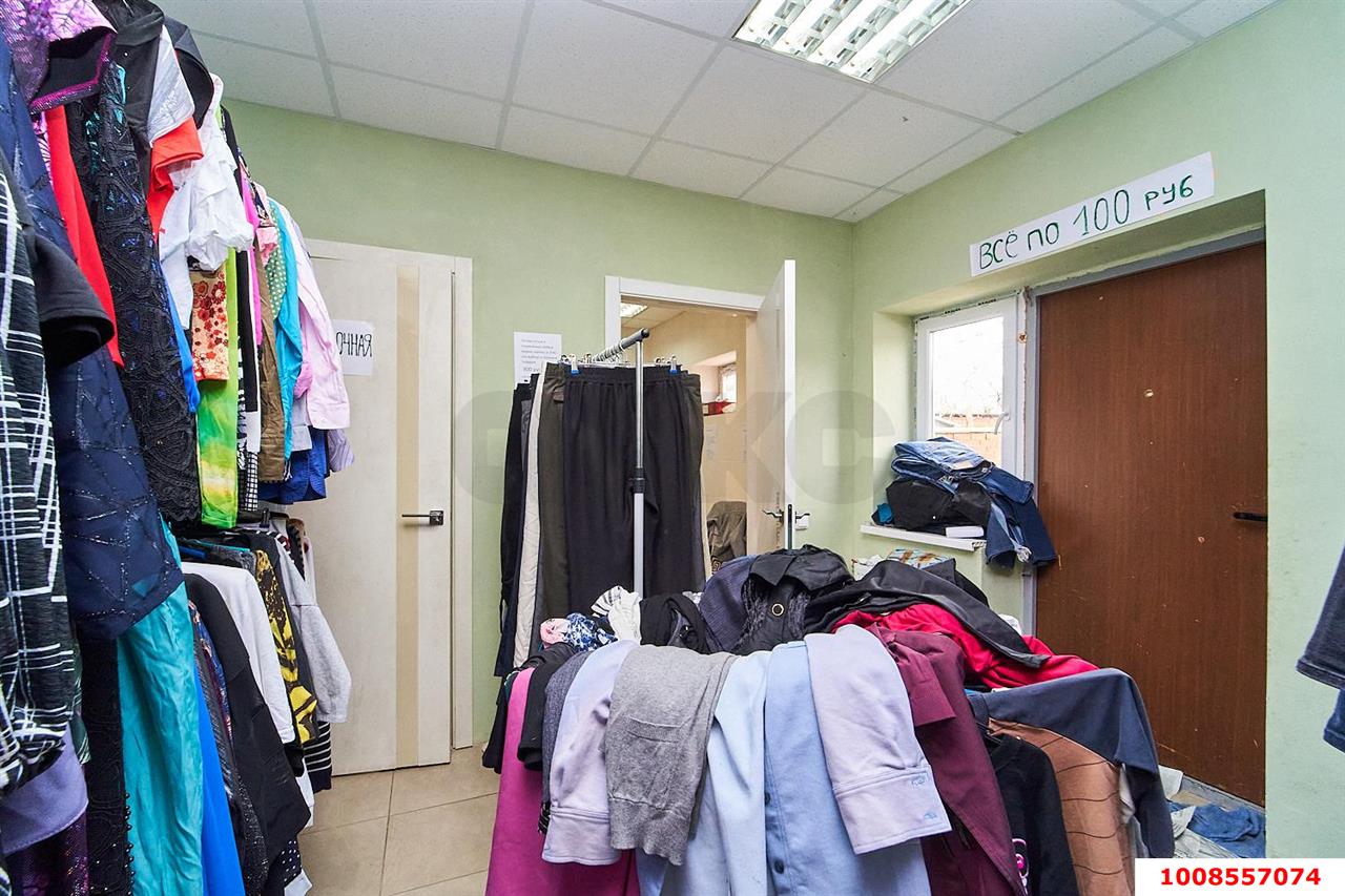 Фото №7: Торговое помещение 75&nbsp;м², 1/2&nbsp;эт. - Краснодар, Центральный внутригородской округ, мкр. Центральный, ул. имени Максима Горького, 150