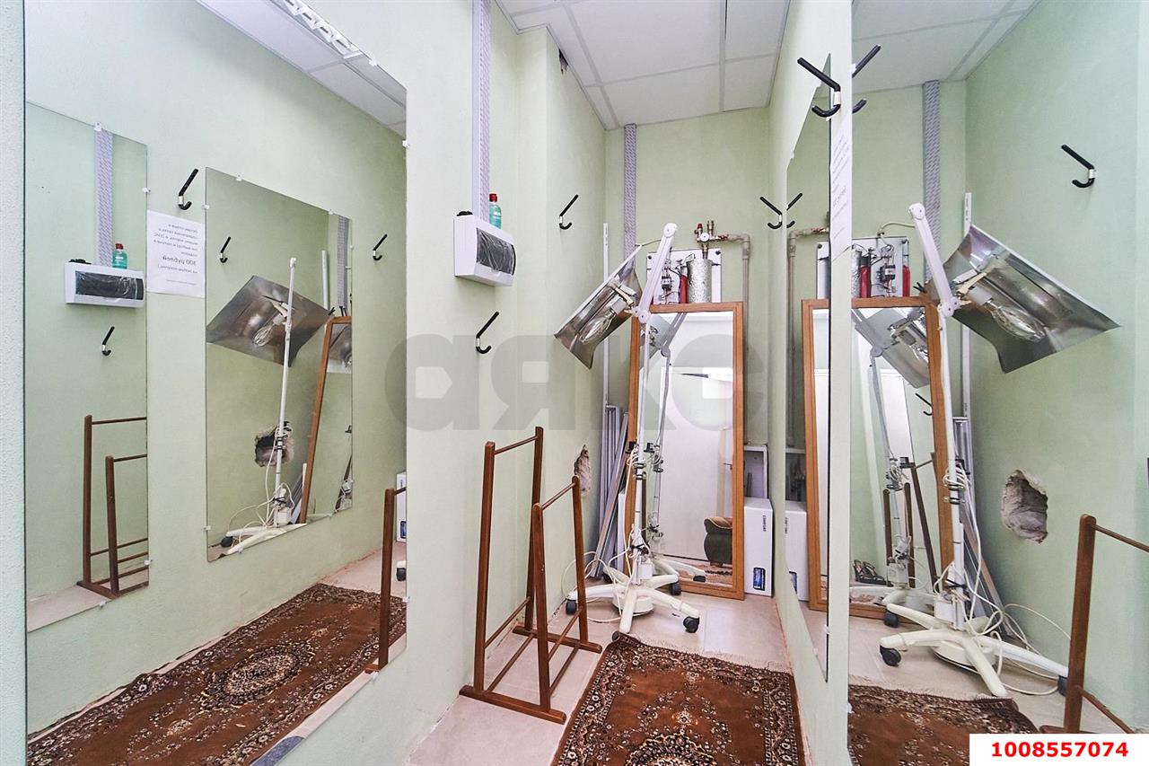 Фото №9: Торговое помещение 75&nbsp;м², 1/2&nbsp;эт. - Краснодар, Центральный внутригородской округ, мкр. Центральный, ул. имени Максима Горького, 150