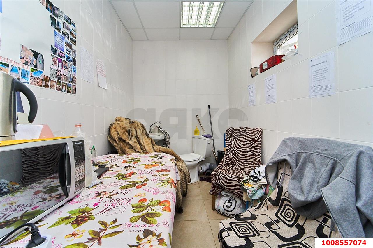 Фото №8: Торговое помещение 75&nbsp;м², 1/2&nbsp;эт. - Краснодар, Центральный внутригородской округ, мкр. Центральный, ул. имени Максима Горького, 150