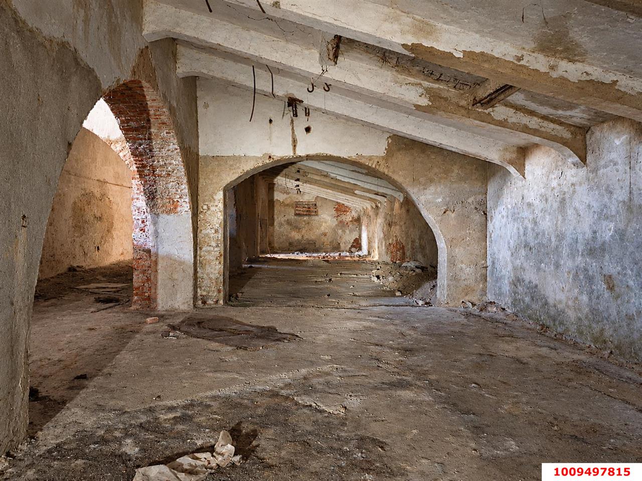 Фото №2: Отдельное здание 1857&nbsp;м², 1/3&nbsp;эт. - Новокубанск, ул. Суворова, 20кв1
