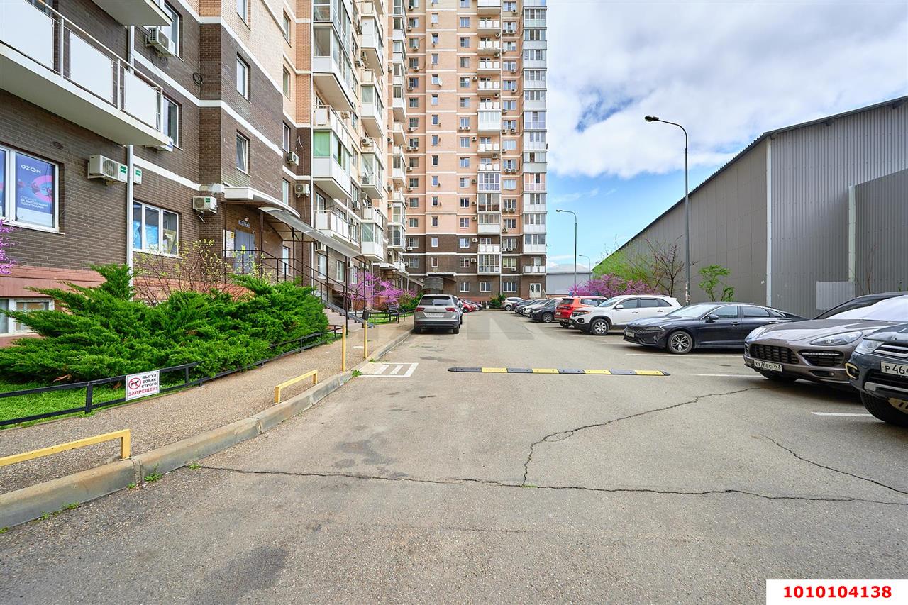 Фото №6: Торговое помещение 135&nbsp;м², 1/18&nbsp;эт. - Краснодар, Центральный внутригородской округ, жилой комплекс имени Чехова, мкр. Дубинка, ул. 1-я Линия Поймы реки Кубань, 10