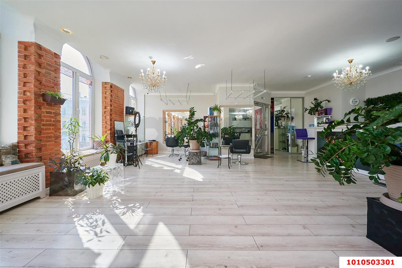 Фото №6: Торговое помещение 567&nbsp;м², 1/3&nbsp;эт. - Краснодар, Центральный внутригородской округ, мкр. Центральный, ул. Мира, 35