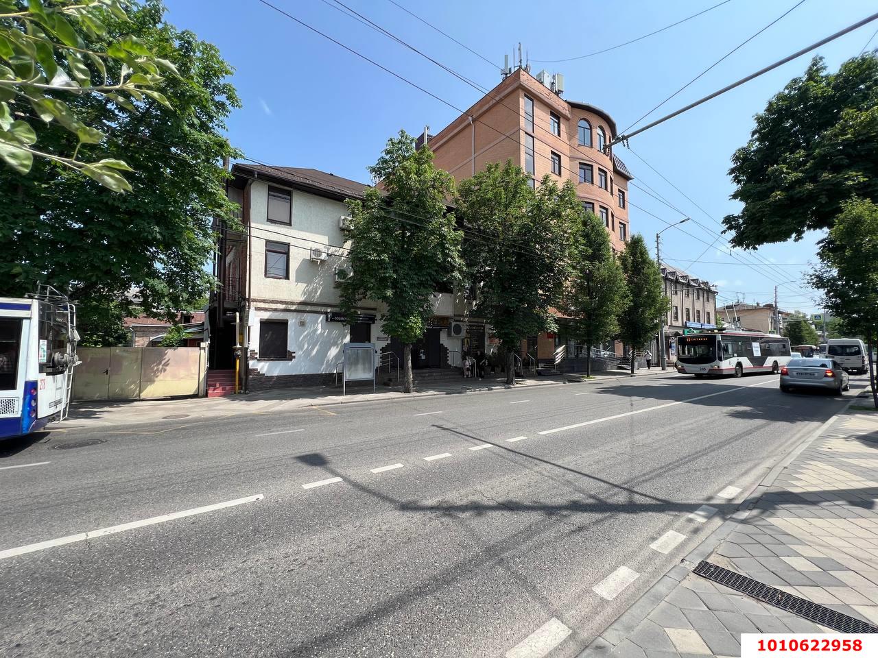 Фото №2: Торговое помещение 27&nbsp;м², 1/3&nbsp;эт. - Краснодар, Западный внутригородской округ, мкр. Центральный, ул. Октябрьская, 93