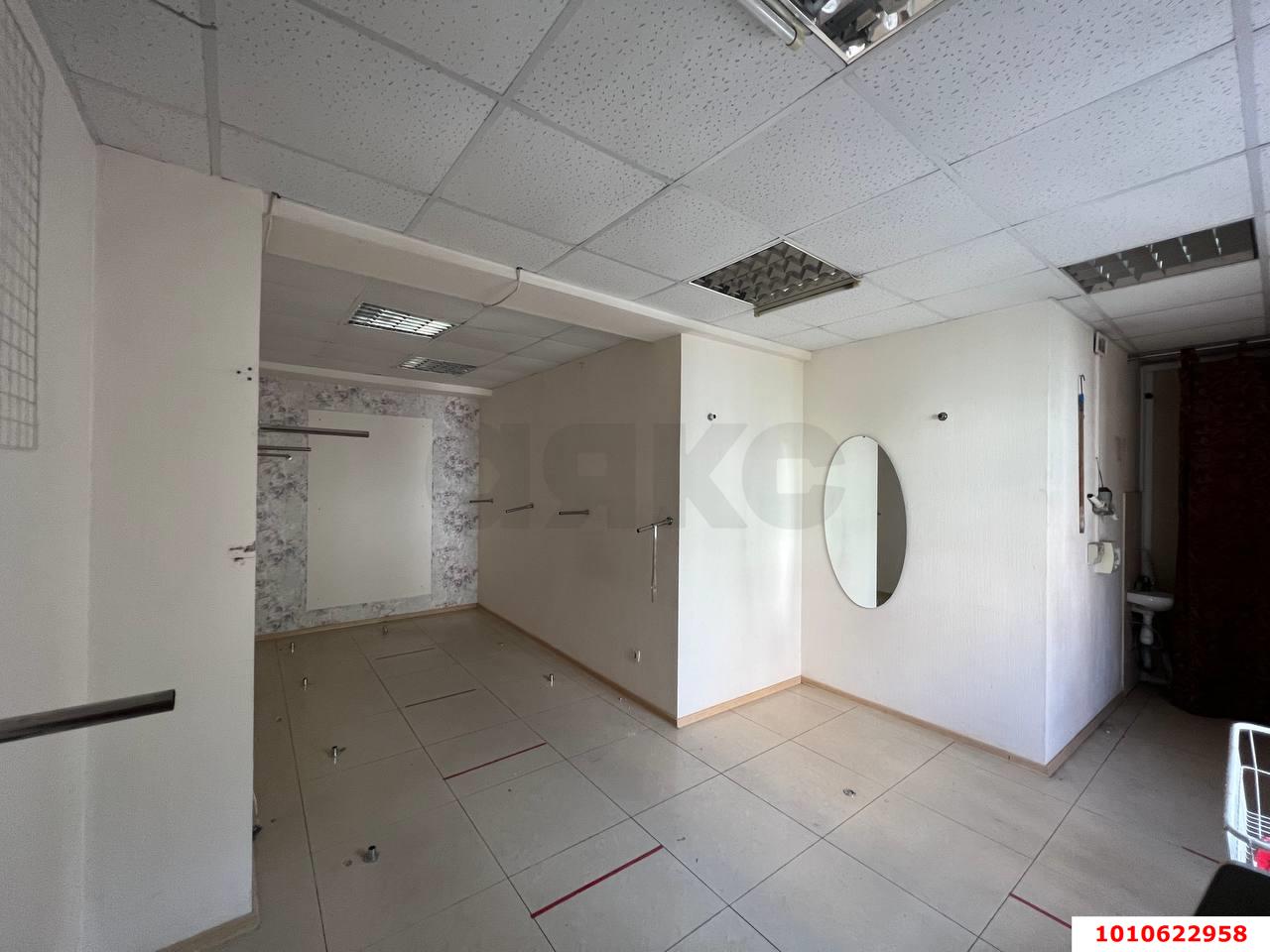 Фото №4: Торговое помещение 27&nbsp;м², 1/3&nbsp;эт. - Краснодар, Западный внутригородской округ, мкр. Центральный, ул. Октябрьская, 93