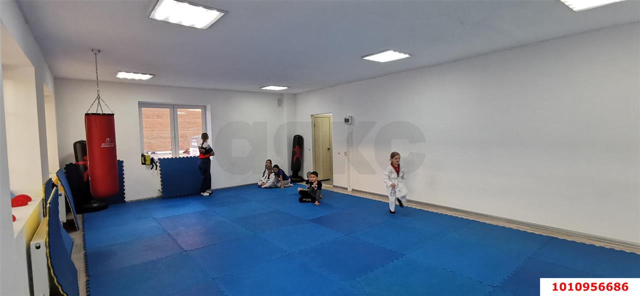 Фото №6: Торговое помещение 56&nbsp;м², 1/3&nbsp;эт. - Краснодар, Прикубанский внутригородской округ, мкр. ЖК Британия-2, ул. Генерала Петрова, 43/2
