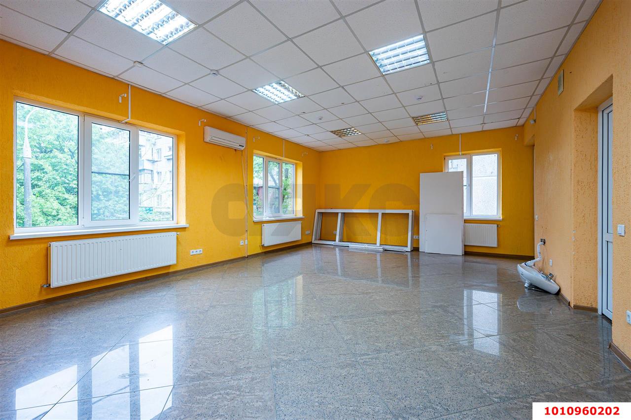 Фото №3: Отдельное здание 230&nbsp;м², 4&nbsp;эт. - Краснодар, Карасунский внутригородской округ, мкр. Гидростроителей, ул. имени Дмитрия Благоева, 24