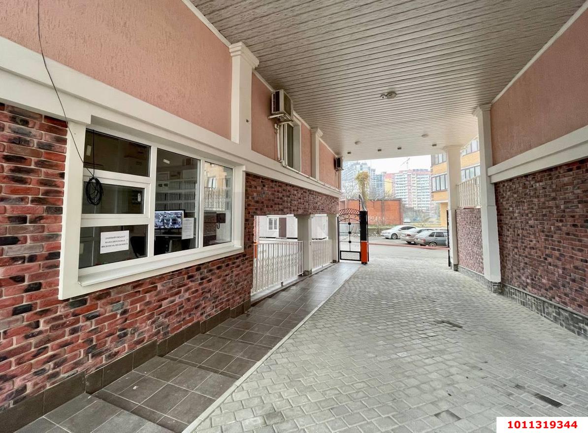 Фото №6: 1-комнатная квартира 43&nbsp;м², 14/21&nbsp;эт. - Краснодар, Прикубанский внутригородской округ, Школьный, Круглик, мкр. жилой комплекс Версаль, ул. Черниговская, 1