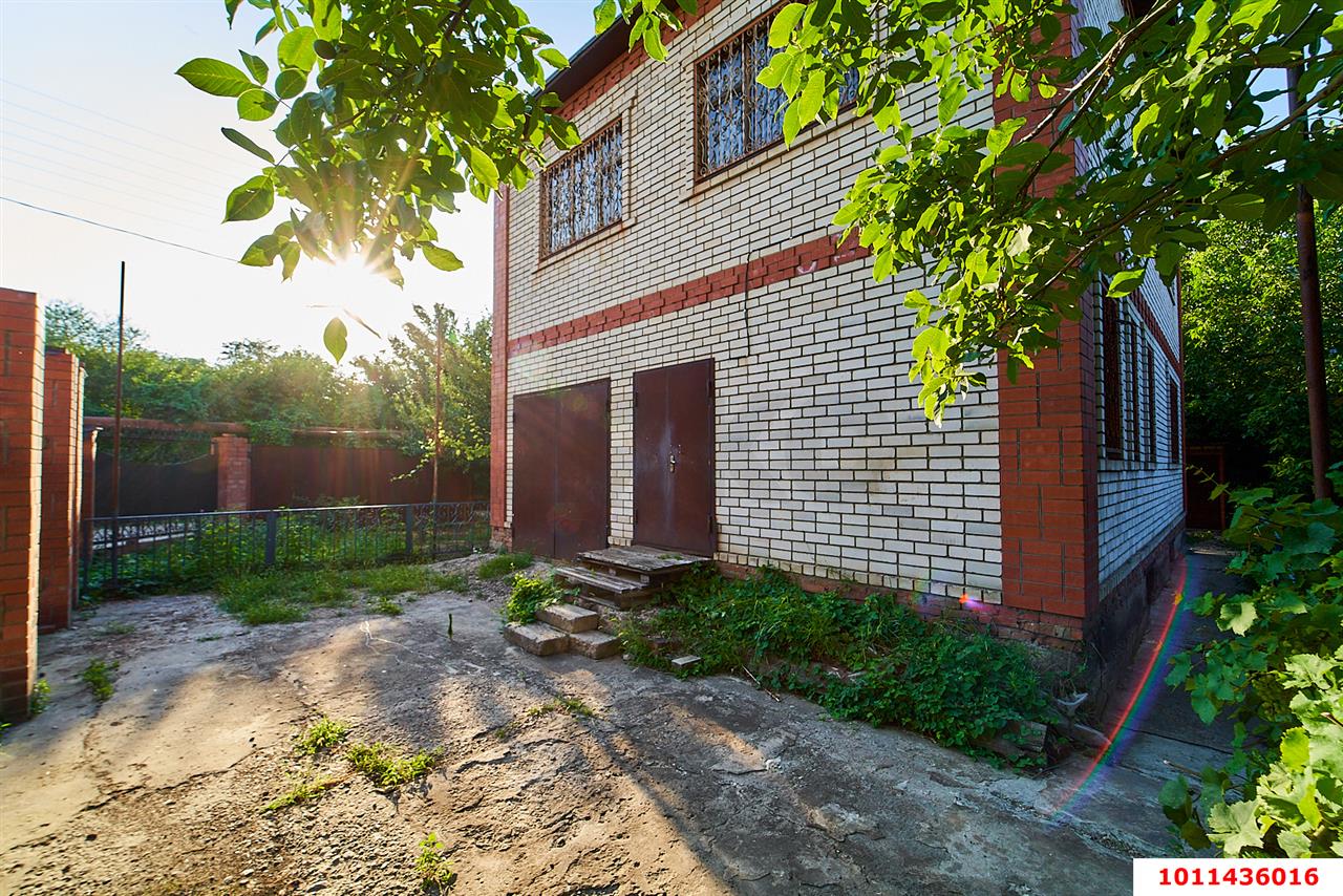 Фото №3: Дом 238&nbsp;м² + 4.14&nbsp;сот., 2&nbsp;эт. - Краснодар, Прикубанский внутригородской округ, Калинино, мкр. Завод Радиоизмерительных Приборов, ул. Корчагинцев, 7