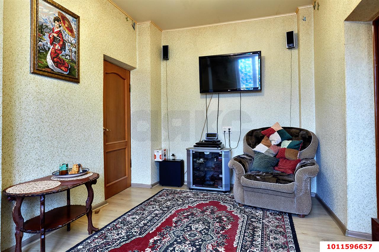 Фото №4: 2-комнатная квартира 52&nbsp;м², 1/3&nbsp;эт. - Краснодар, Центральный внутригородской округ, мкр. Центральный, ул. Орджоникидзе, 93