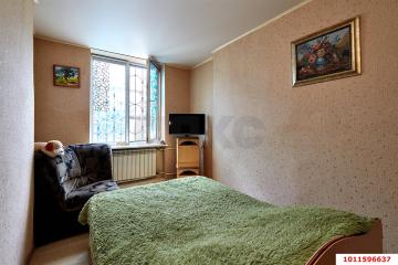 Фото №1: 2-комнатная квартира 52&nbsp;м², 1/3&nbsp;эт. - Краснодар, мкр. Центральный, ул. Орджоникидзе, 93