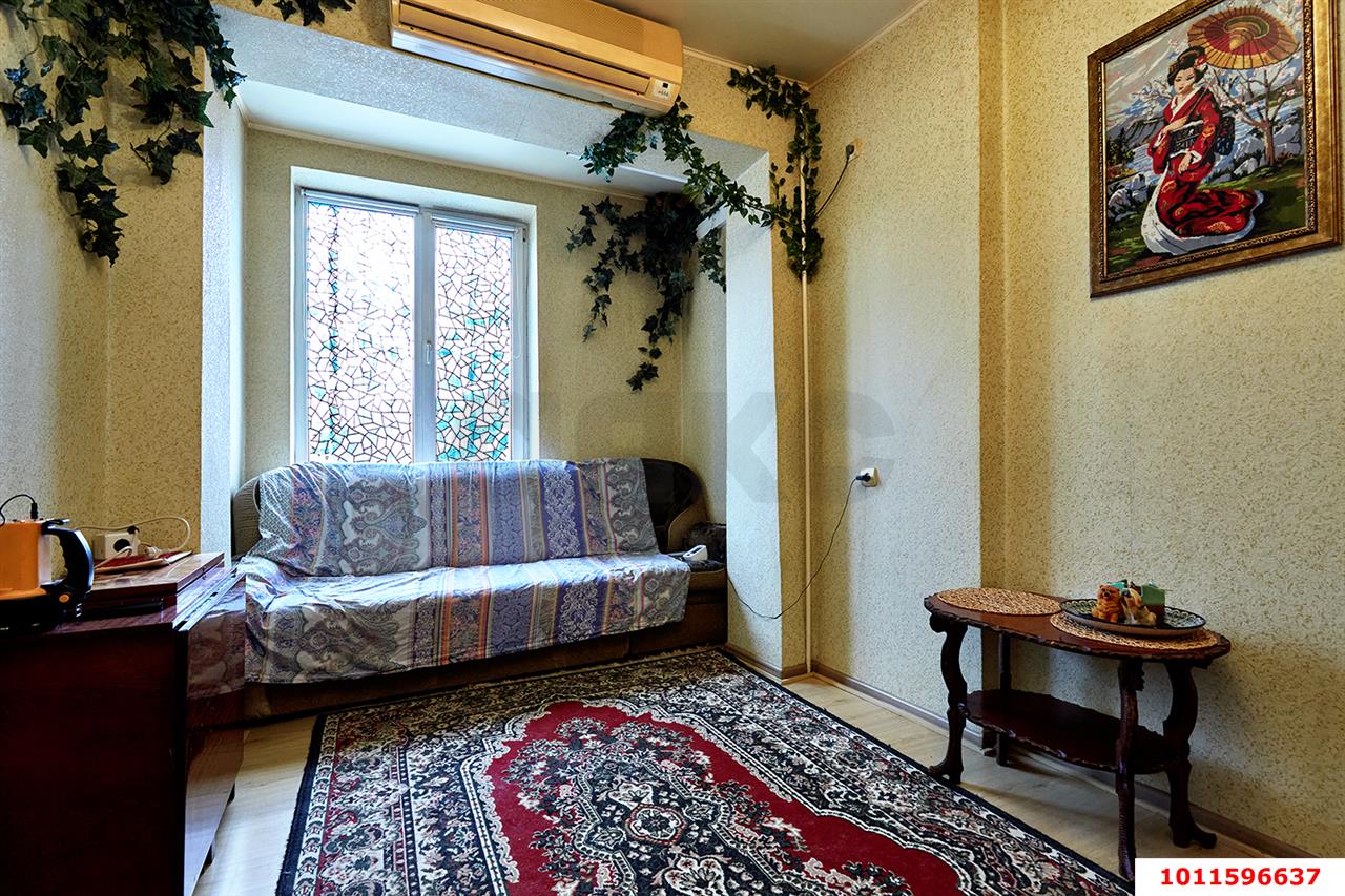 Фото №3: 2-комнатная квартира 52&nbsp;м², 1/3&nbsp;эт. - Краснодар, Центральный внутригородской округ, мкр. Центральный, ул. Орджоникидзе, 93
