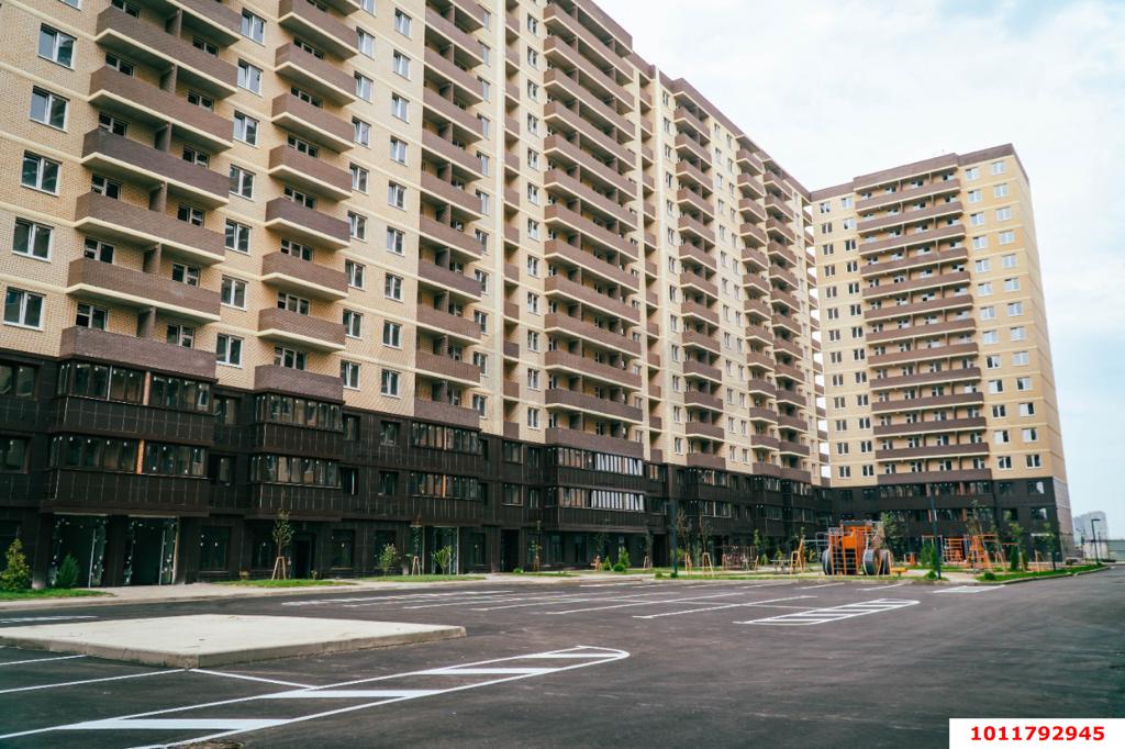 Фото №3: Торговое помещение 53&nbsp;м², 1/16&nbsp;эт. - Краснодар, Прикубанский внутригородской округ, мкр. жилой комплекс Ракурс, ул. имени Героя Ростовского, 8к3