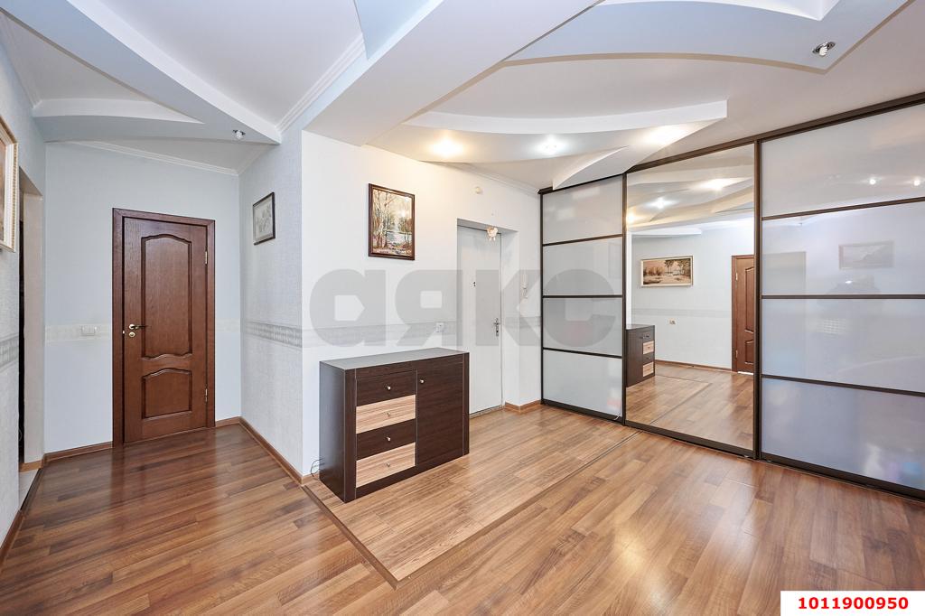 Фото №2: 3-комнатная квартира 110&nbsp;м², 7/10&nbsp;эт. - Краснодар, Прикубанский внутригородской округ, мкр. Краевая Клиническая Больница, ул. Черкасская, 53