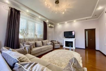 Фото №1: Дом 442&nbsp;м² + 12.04&nbsp;сот., 2&nbsp;эт. - Знаменский, мкр. Карасунский внутригородской округ, ул. Цигейковая, 4