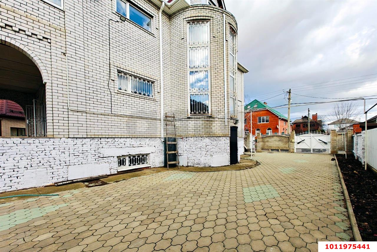 Фото №3: Дом 375&nbsp;м² + 8&nbsp;сот., 3&nbsp;эт. - Краснодар, Прикубанский внутригородской округ, мкр. Музыкальный, ул. Якова Жарко, 15