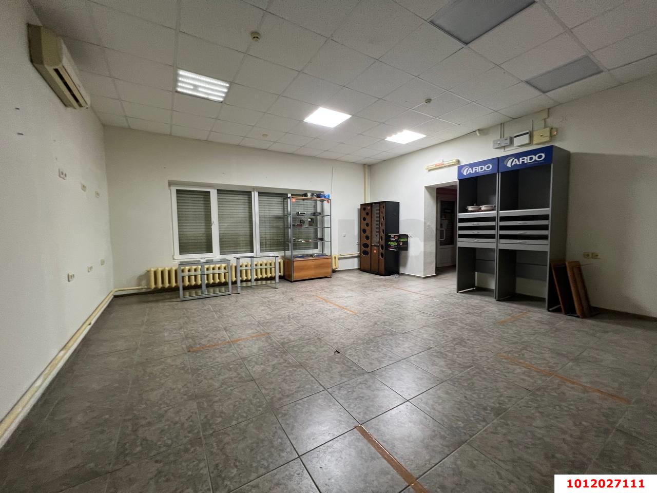 Фото №1: Торговое помещение 720&nbsp;м², 1/2&nbsp;эт. - Темрюк, ул. Розы Люксембург, 86