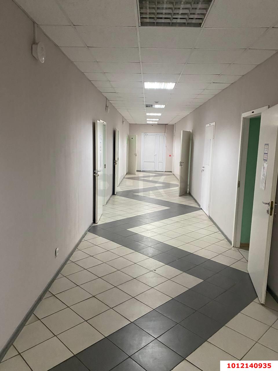 Фото №2: Офисное помещение 1400&nbsp;м², 1/5&nbsp;эт. - Краснодар, Центральный внутригородской округ, мкр. Дубинка, ул. Ставропольская, 7