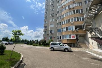 Фото №1: Торговое помещение 140 м², 22 эт. - Краснодар, мкр. Юбилейный, ул. Рождественская набережная, 4