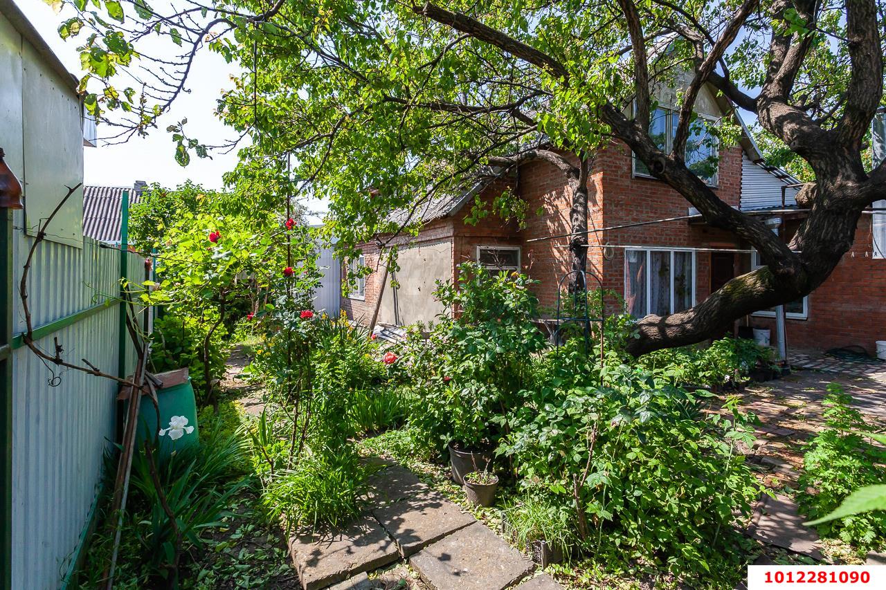 Фото №1: Часть дома 129&nbsp;м² + 8&nbsp;сот., 2&nbsp;эт. - Краснодар, Центральный внутригородской округ, мкр. Центральный, ул. Будённого, 274