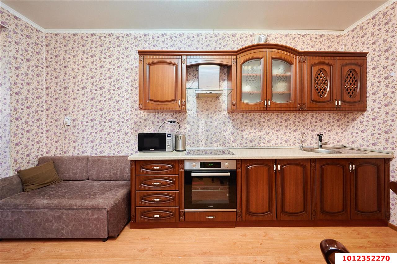 Фото №1: 1-комнатная квартира 51&nbsp;м², 2/7&nbsp;эт. - Краснодар, мкр. Прикубанский внутригородской округ, ул. Тепличная, 94