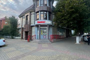 Фото №1: Отдельное здание 899&nbsp;м², 1/4&nbsp;эт. - Майкоп, мкр. Дружба, ул. Краснооктябрьская, 67А