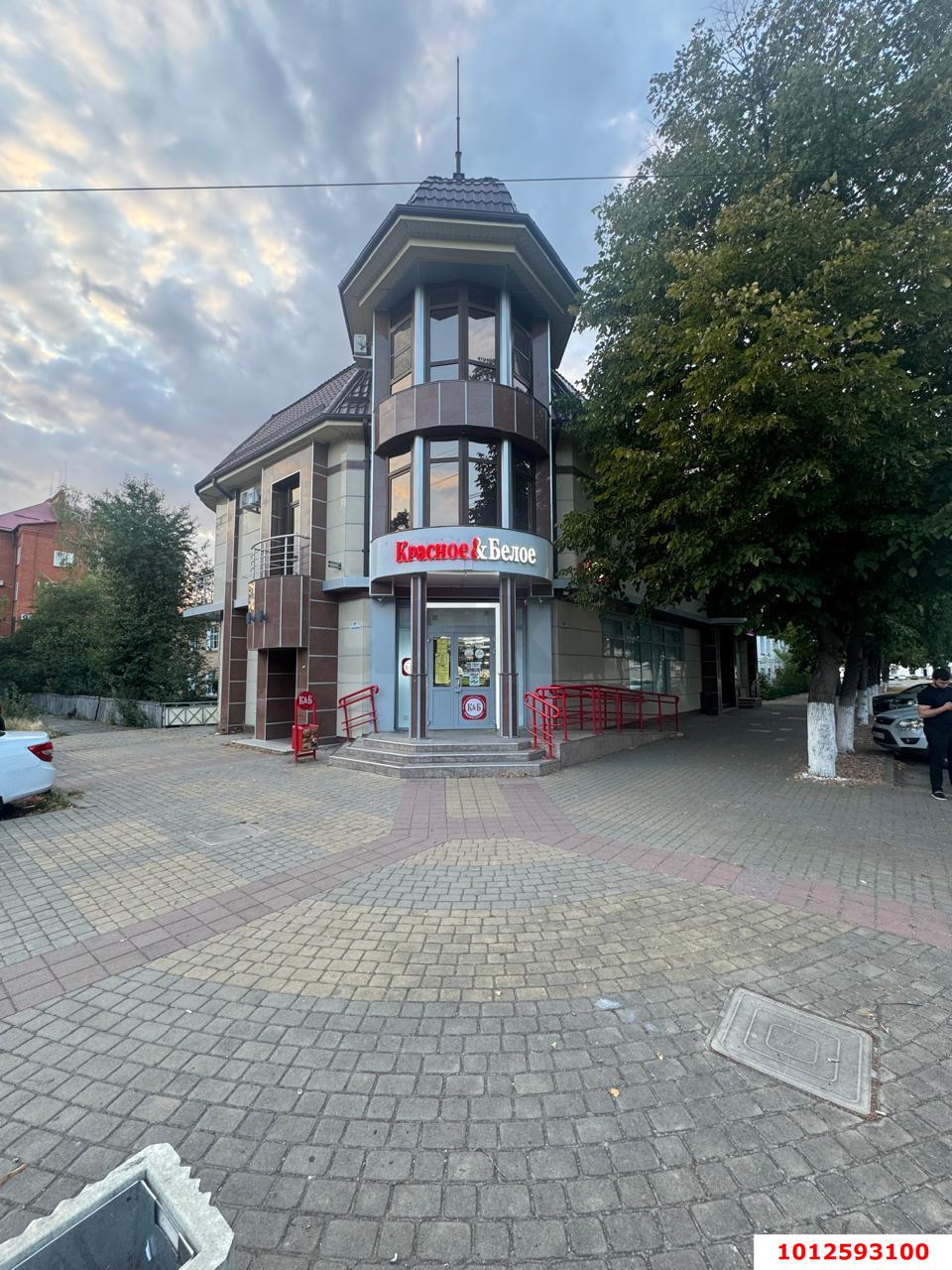 Фото №1: Отдельное здание 899&nbsp;м², 1/4&nbsp;эт. - Майкоп, мкр. Дружба, ул. Краснооктябрьская, 67А