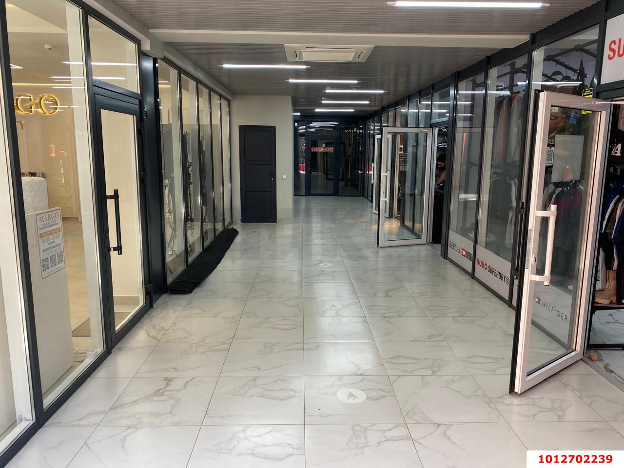 Фото №6: Торговое помещение 50&nbsp;м², 1/2&nbsp;эт. - Краснодар, Прикубанский внутригородской округ, жилой комплекс Грин Лайф, мкр. имени Петра Метальникова, ул. Петра Метальникова, 28А