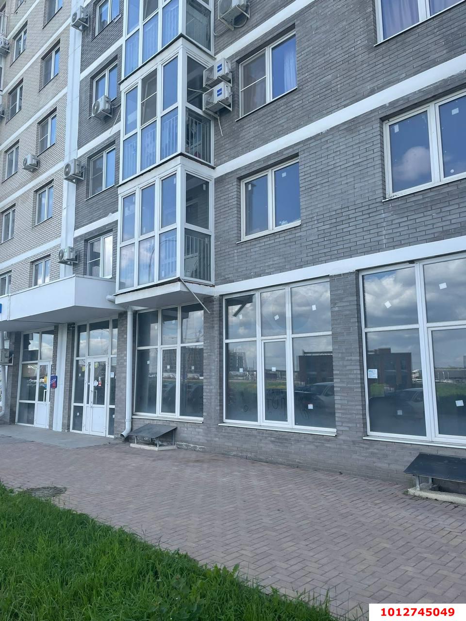 Фото №2: Торговое помещение 97&nbsp;м², 1/17&nbsp;эт. - Краснодар, Прикубанский внутригородской округ, мкр. жилой комплекс Сармат, ул. Западный Обход, 65к1