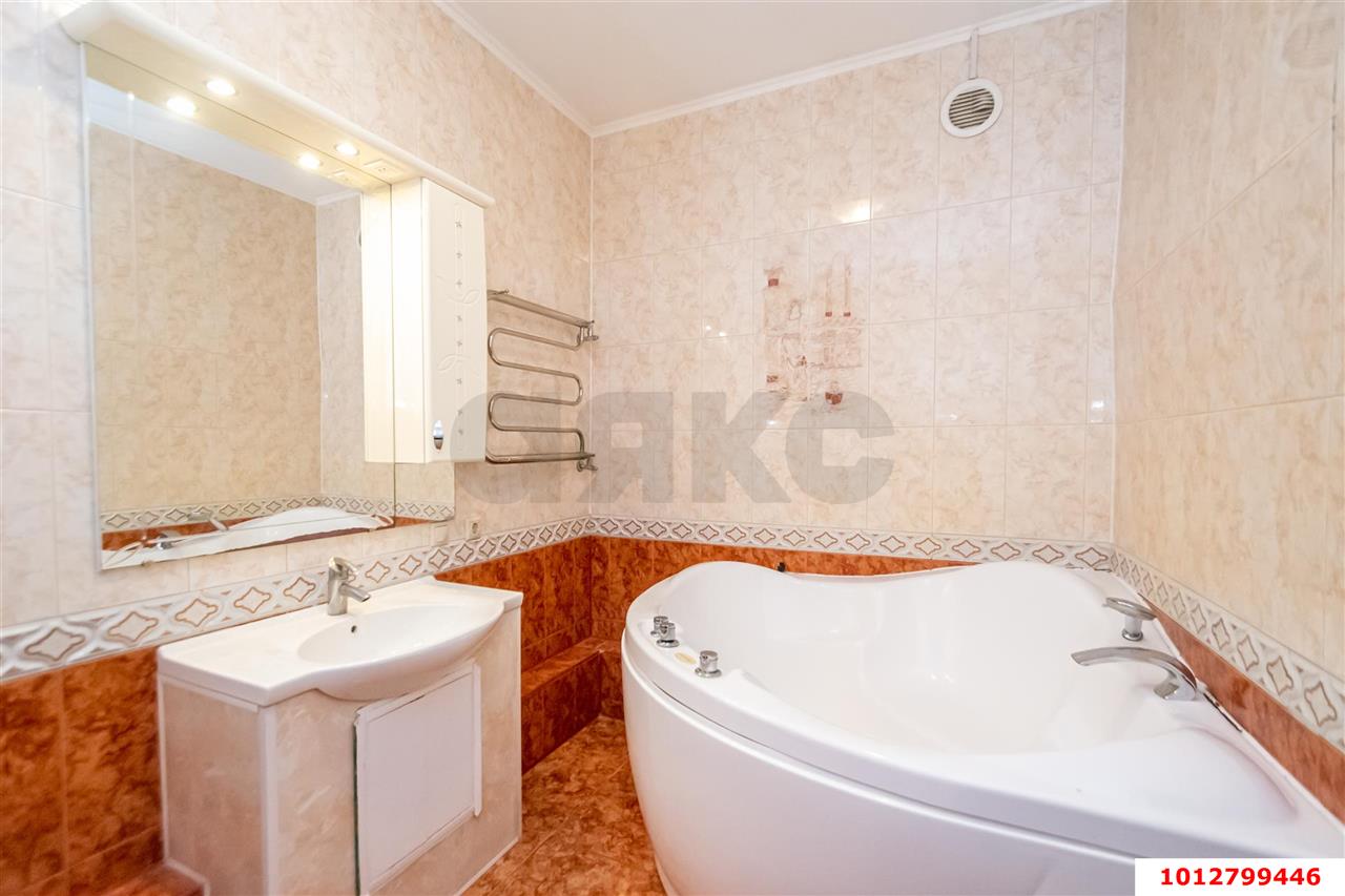 Фото №8: 2-комнатная квартира 82&nbsp;м², 4/10&nbsp;эт. - Краснодар, Центральный внутригородской округ, мкр. Завод Измерительных Приборов, ул. Московская, 61