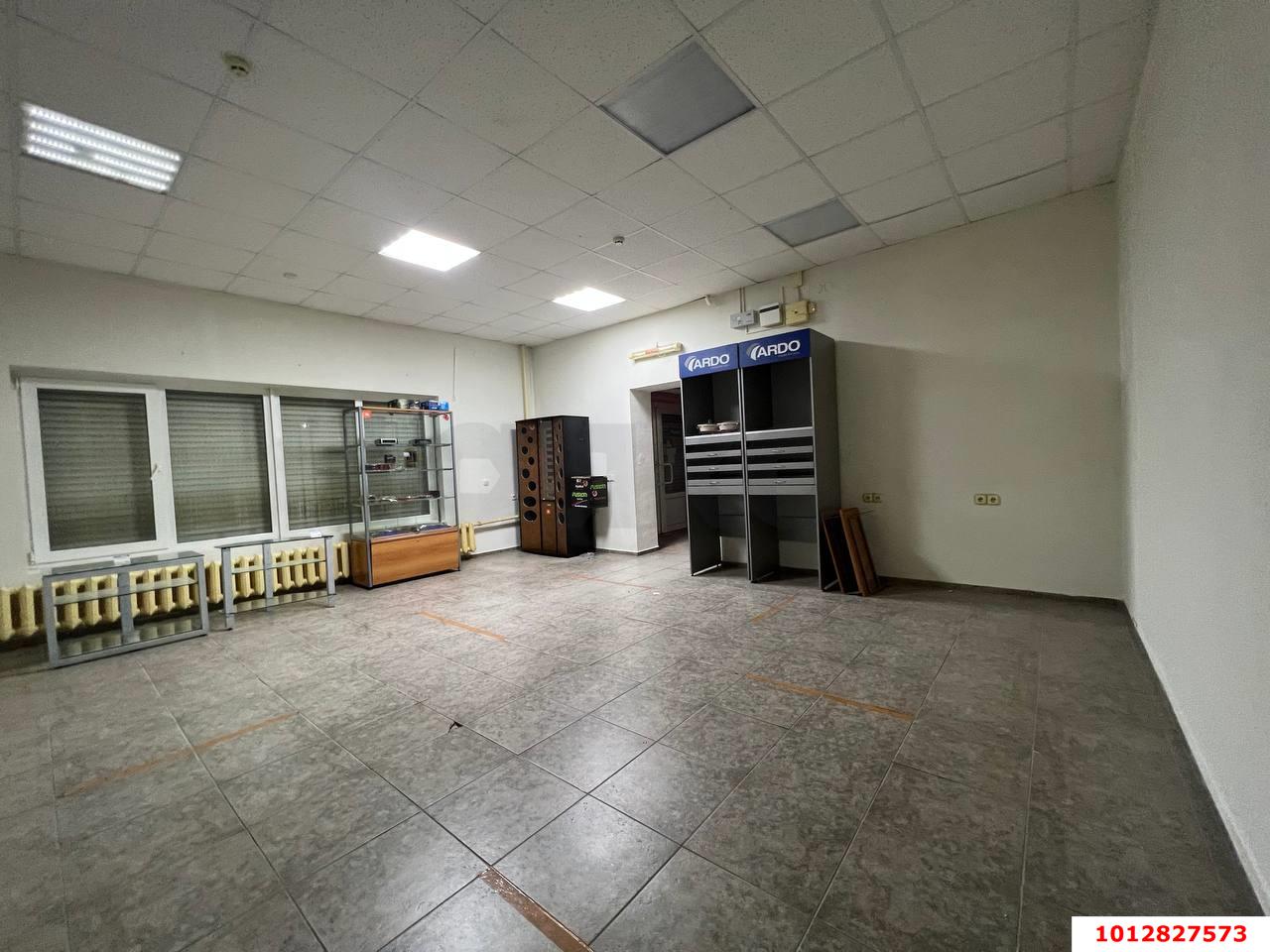 Фото №8: Офисное помещение 721&nbsp;м², 1/2&nbsp;эт. - Темрюк, ул. Парижской Коммуны, 38