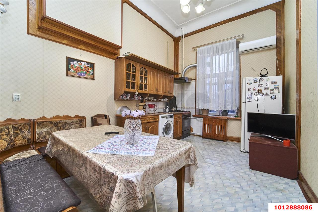 Фото №2: 2-комнатная квартира 65&nbsp;м², 1/2&nbsp;эт. - Краснодар, Западный внутригородской округ, мкр. Центральный, ул. Рашпилевская, 127