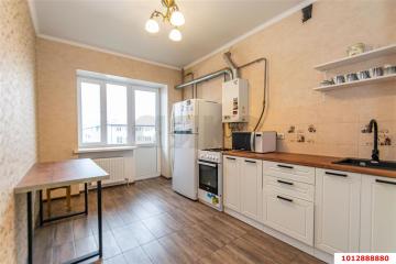Фото №1: 1-комнатная квартира 39 м², 5/6 эт. - Краснодар, мкр. Прикубанский внутригородской округ, ул. Кирилла Россинского, 69