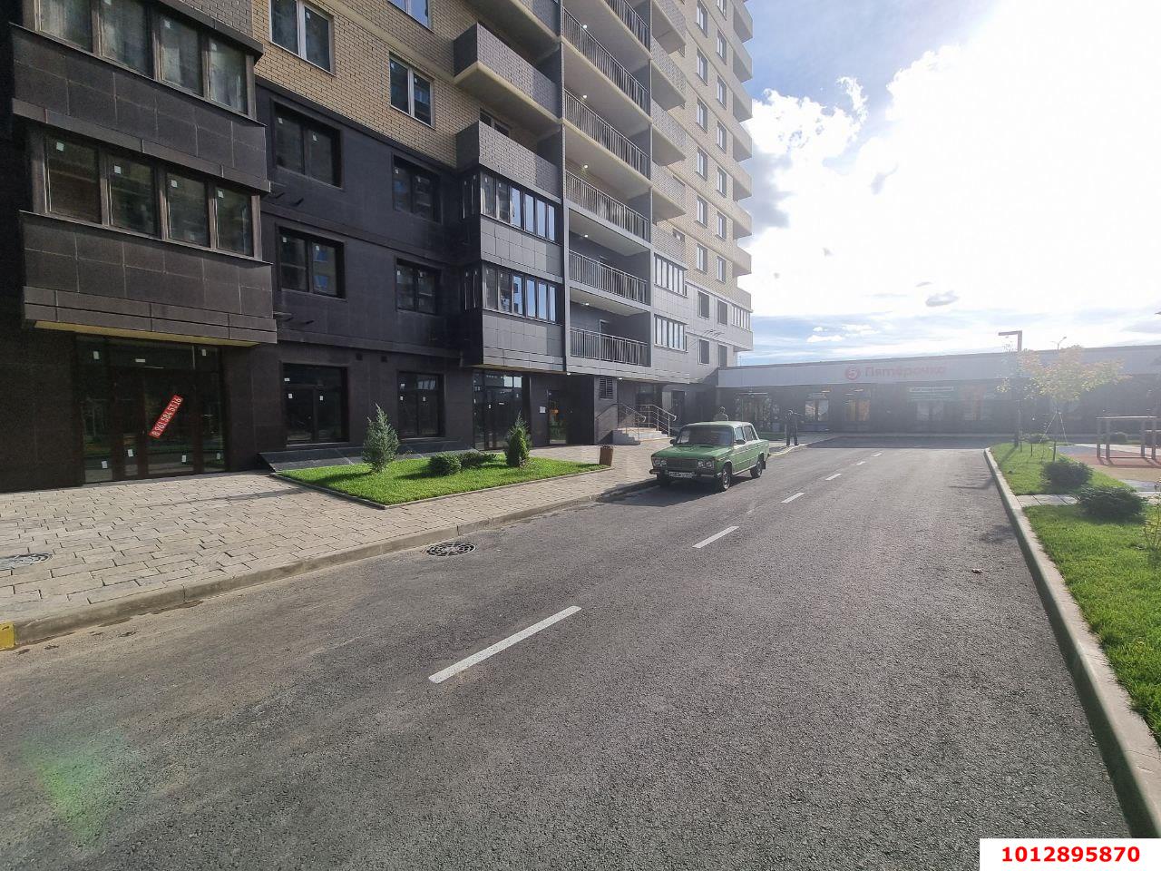 Фото №4: Торговое помещение 44&nbsp;м², 1/17&nbsp;эт. - Краснодар, Прикубанский внутригородской округ, мкр. жилой комплекс Ракурс, ул. имени Героя Ростовского, 8к4