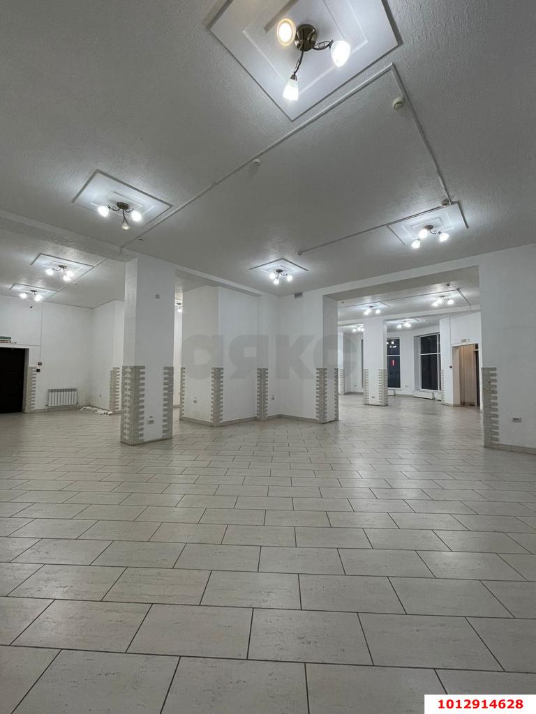 Фото №3: Торговое помещение 197&nbsp;м², 1/4&nbsp;эт. - Армавир, мкр. Родина, ул. Советской Армии, 36