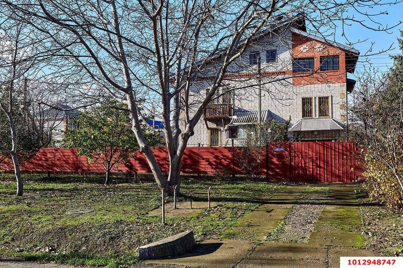 Фото №1: Дом 306&nbsp;м² + 8.72&nbsp;сот., 4&nbsp;эт. - Краснодар, Прикубанский внутригородской округ, Калинино, мкр. Завод Радиоизмерительных Приборов, ул. Раздольная