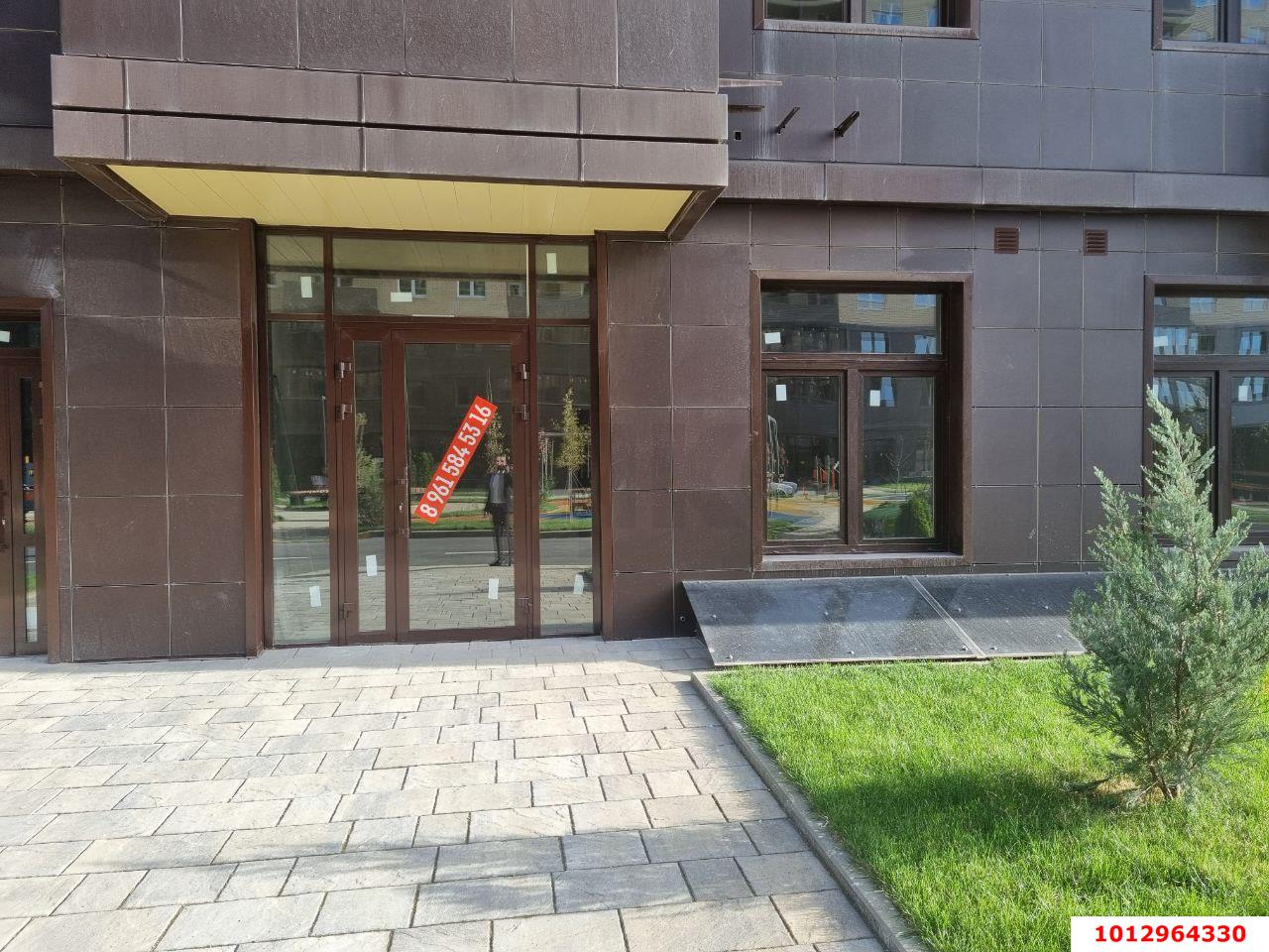Фото №1: Торговое помещение 44&nbsp;м², 1/17&nbsp;эт. - Краснодар, Прикубанский внутригородской округ, мкр. жилой комплекс Ракурс, ул. имени Героя Ростовского, 8к4
