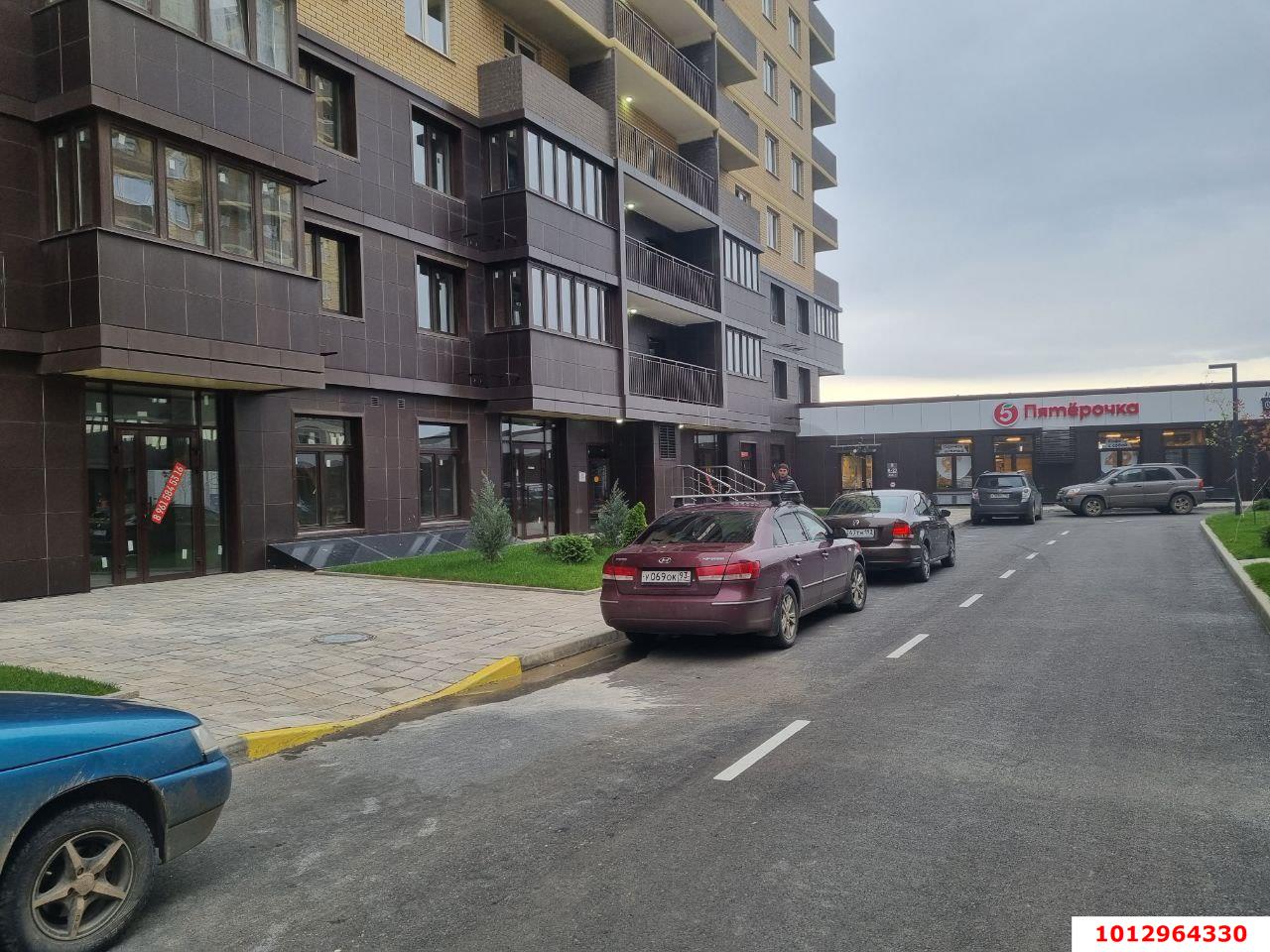 Фото №4: Торговое помещение 44&nbsp;м², 1/17&nbsp;эт. - Краснодар, Прикубанский внутригородской округ, мкр. жилой комплекс Ракурс, ул. имени Героя Ростовского, 8к4