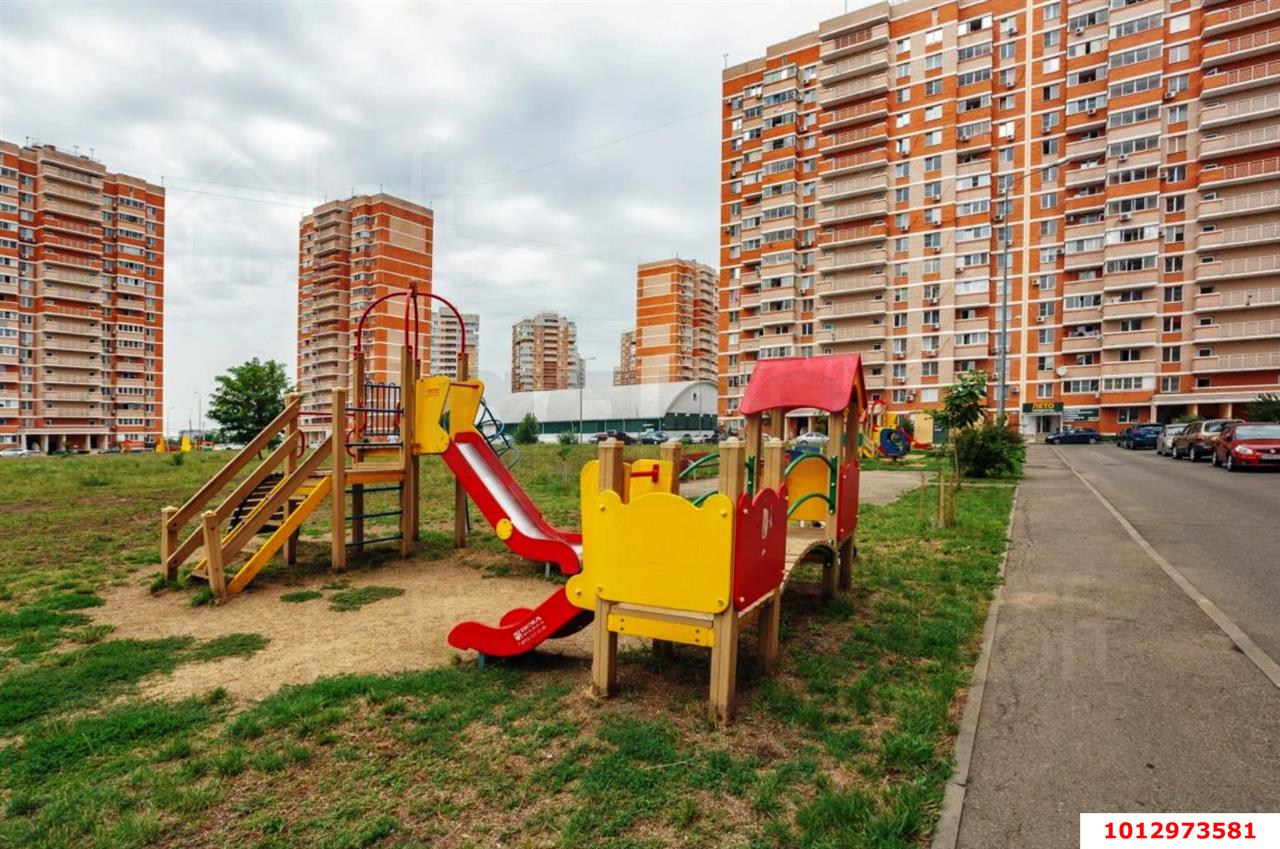 Фото №1: 3-комнатная квартира 77&nbsp;м², 16/16&nbsp;эт. - Краснодар, Западный внутригородской округ, Кожзавод, мкр. Военный городок № 1, ул. имени Калинина, 350/8