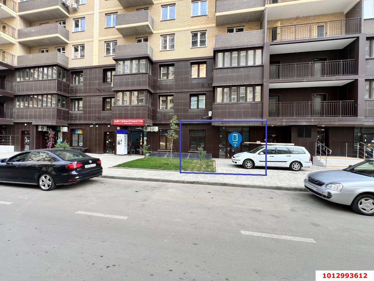 Фото №1: Торговое помещение 46&nbsp;м², 1/16&nbsp;эт. - Краснодар, Прикубанский внутригородской округ, мкр. жилой комплекс Ракурс, ул. имени Героя Ростовского, 8к5