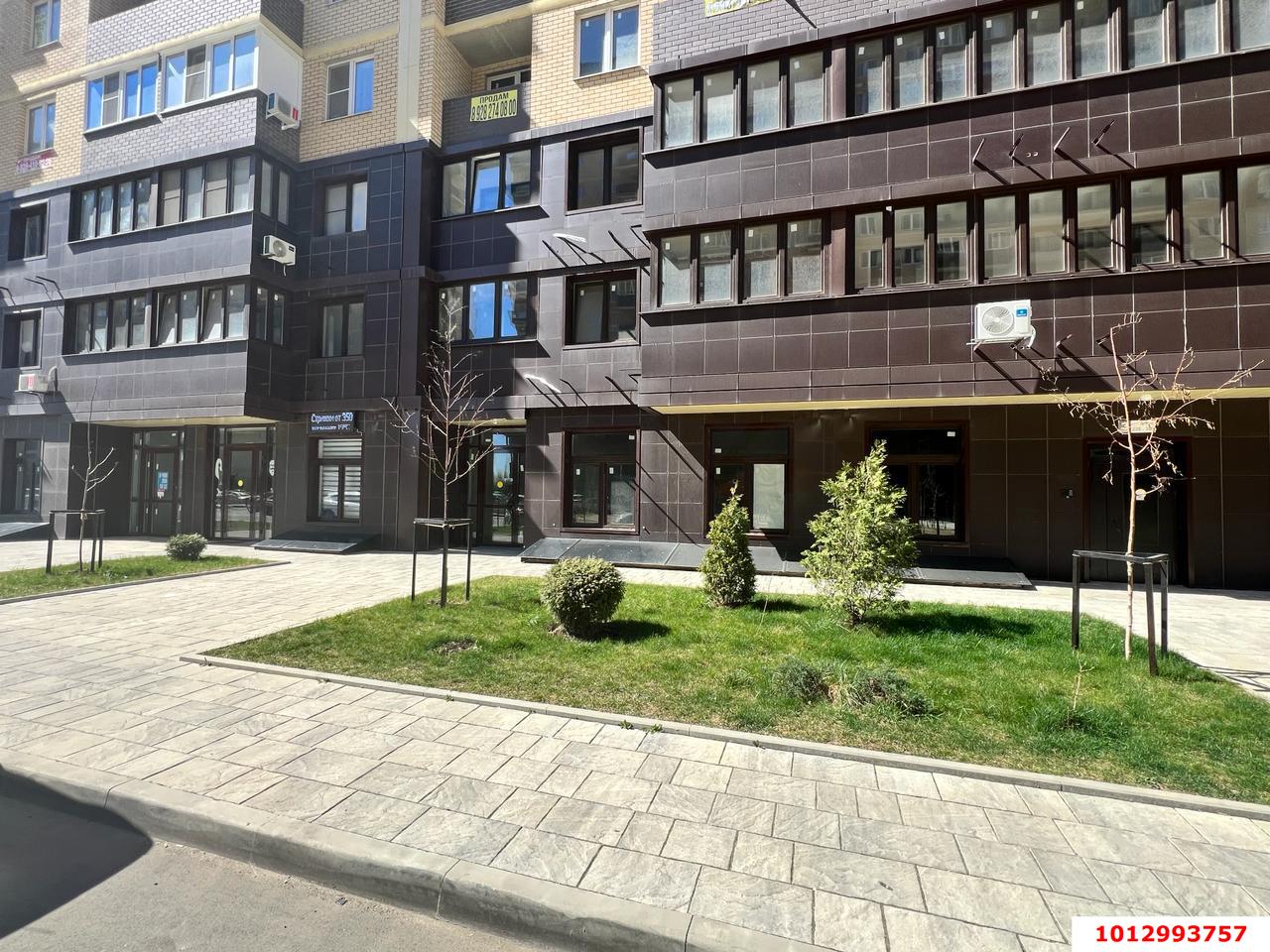 Фото №1: Торговое помещение 44&nbsp;м², 1/16&nbsp;эт. - Краснодар, Прикубанский внутригородской округ, мкр. жилой комплекс Ракурс, ул. имени Героя Ростовского, 8к6