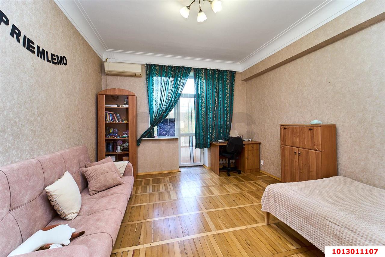 Фото №1: 2-комнатная квартира 52&nbsp;м², 2/4&nbsp;эт. - Краснодар, мкр. Центральный внутригородской округ, ул. Красная, 206