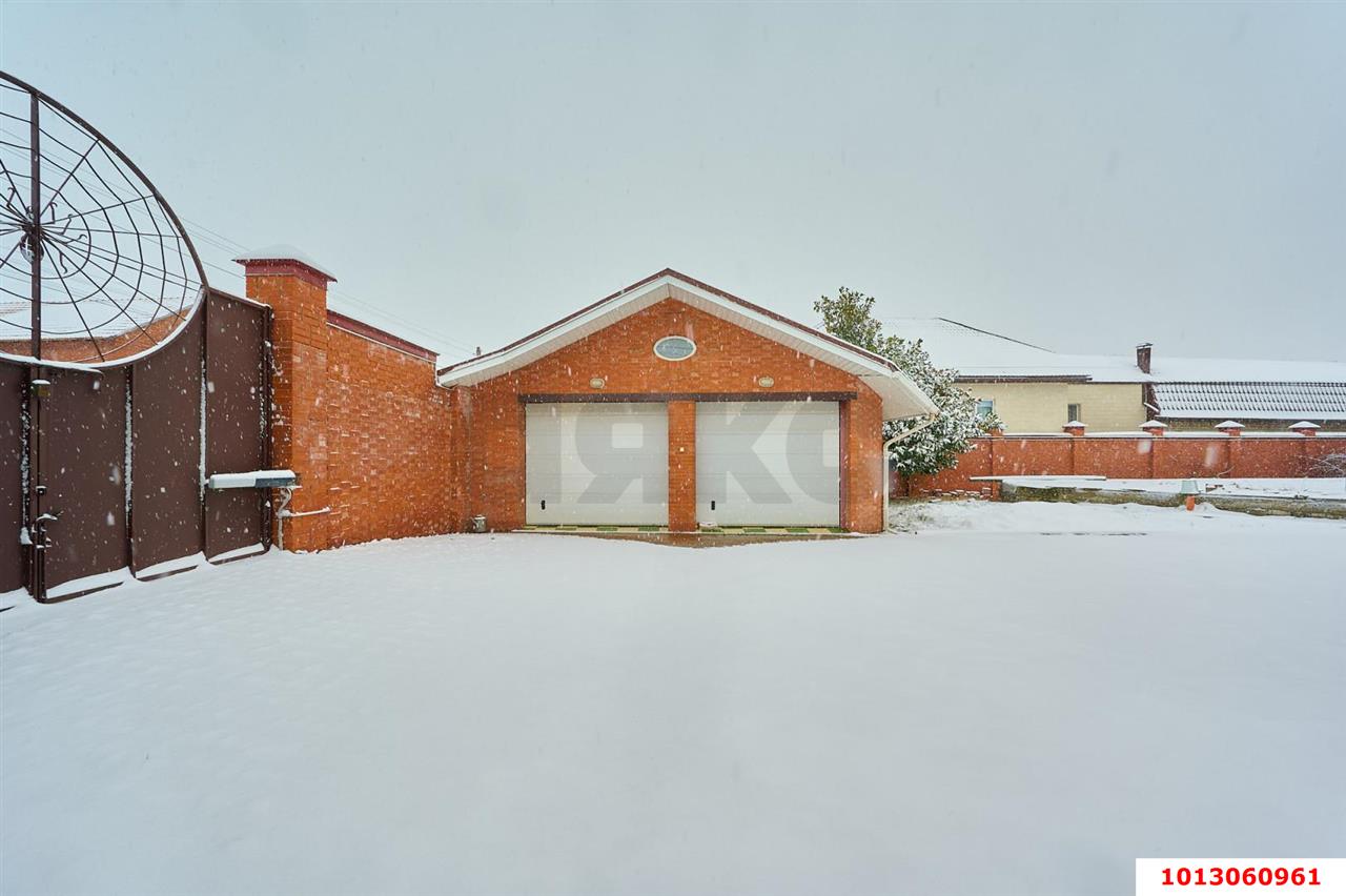 Фото №1: Дом 268&nbsp;м² + 16.5&nbsp;сот., 3&nbsp;эт. - Елизаветинская, мкр. Прикубанский внутригородской округ, пр-д Пролетарский, 4