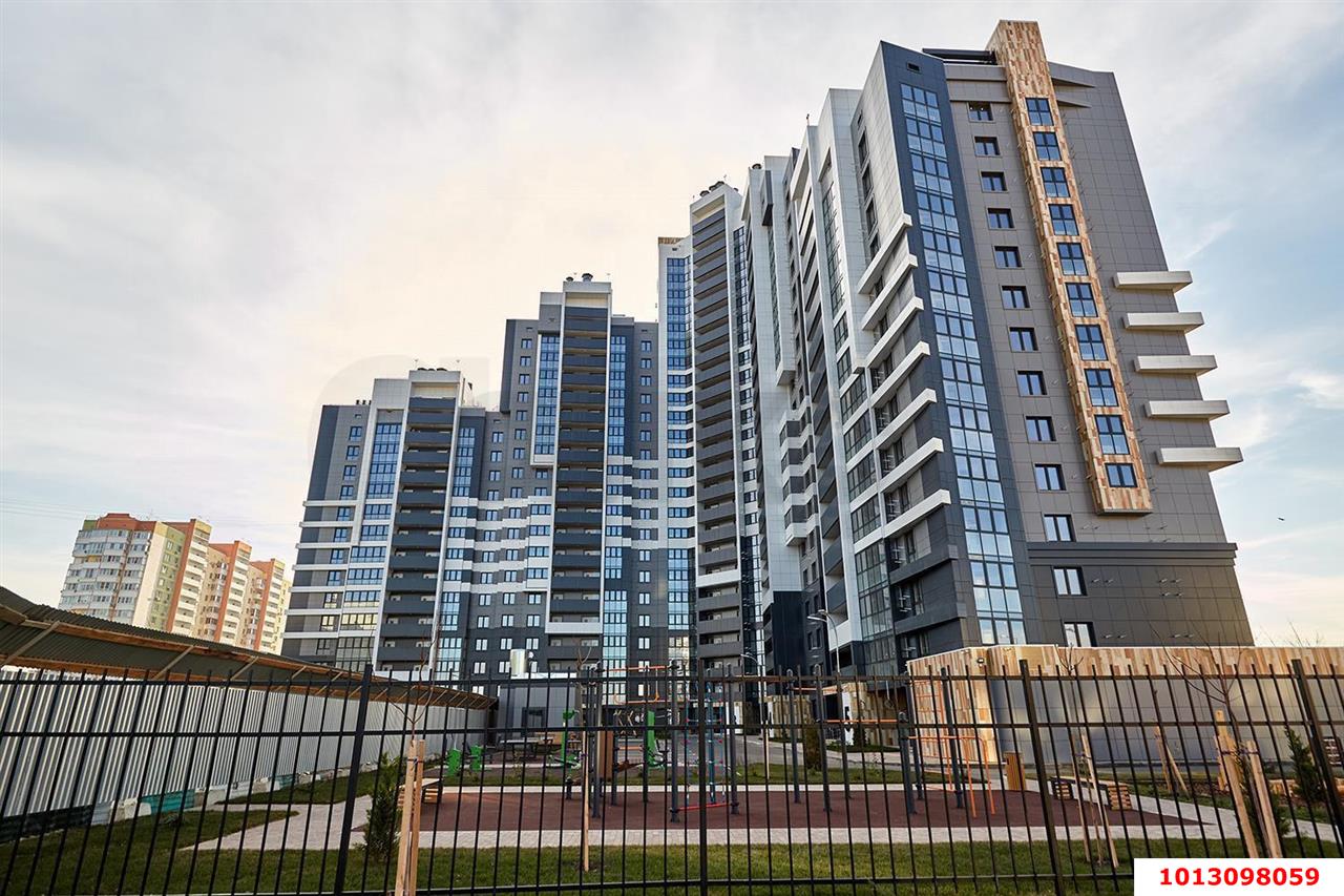 Фото №1: 2-комнатная квартира 58&nbsp;м², 6/24&nbsp;эт. - Краснодар, Прикубанский внутригородской округ, Микрохирургии глаза, мкр. жилой комплекс Сограт, ул. Красных Партизан, 4/15