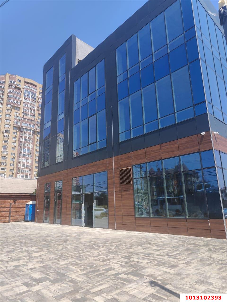 Фото №3: Торговое помещение 350&nbsp;м², 3&nbsp;эт. - Краснодар, Прикубанский внутригородской округ, 40 лет Победы, мкр. жилой комплекс Симфония, ул. Российская, 72/1к1