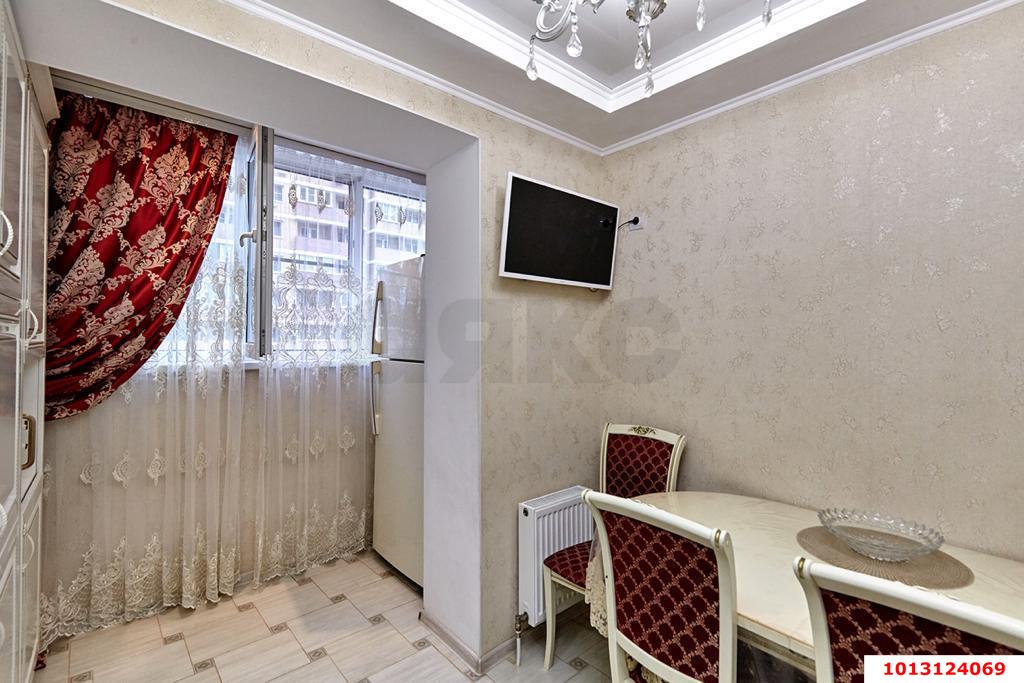 Фото №2: 3-комнатная квартира 65&nbsp;м², 7/17&nbsp;эт. - Краснодар, Прикубанский внутригородской округ, Музыкальный, ЖК Времена Года, мкр. имени Петра Метальникова, ул. Петра Метальникова, 5к1